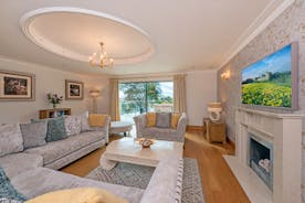 Hamble House - The drawing room is an elegant space opening onto a veranda