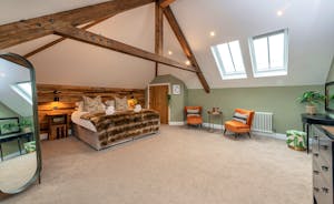 Croftview - Bedroom 13 (Stag): A second floor room with an ensuite bathroom
