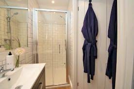Zippity - Bedroom 5 has an ensuite shower room