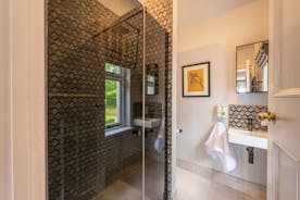 Duxhams - Echoes of the 1930's in theshower room for Bedroom 3