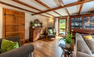 Dancing Hill - A charming sitting room anytime of the year