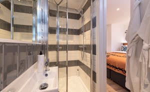 The Corn Crib - The ensuite shower room for Bedroom 1