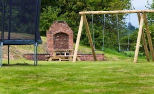 Pipits Retreat, Stonehayes Farm: The 15 acre shared grounds have a play area for children