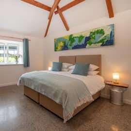 Cricklehaze - Bedroom 5: King size or twin plus room for an extra single bed (charged) Cricklehaze - Bedroom 5: King size or twin plus room for an extra single bed (charged)