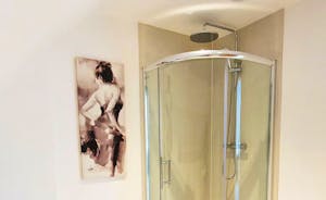 The Granary - Modern luxury in the en suite shower room for Bedroom 9