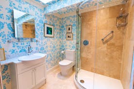 House On The Hill - Gorgeous Farrow & Ball wallpaper in the shower room for Bedroom 3