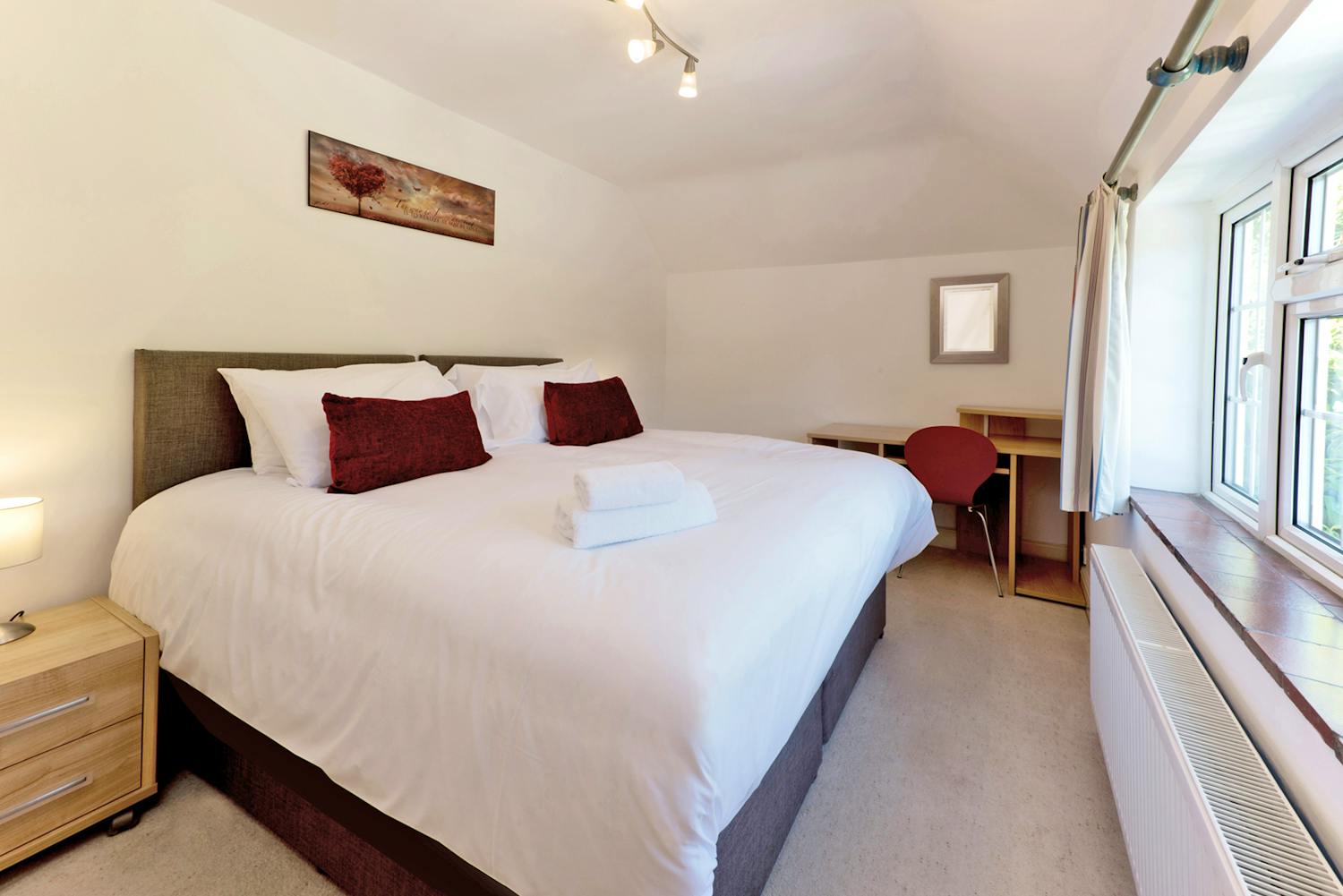 Garden Court Group Accommodation With A Pool In Surrey Shortbreaks Com Garden Court Group Accommodation With A Pool In Surrey Shortbreaks Com