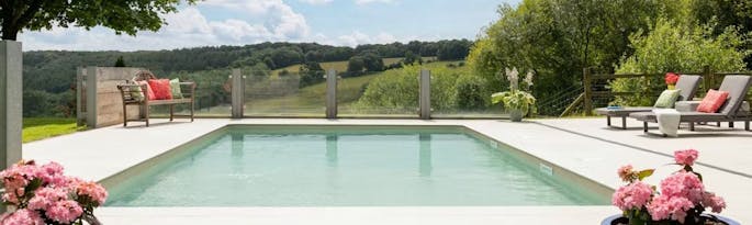 Group Accommodation For 32 With Pool and Games Room