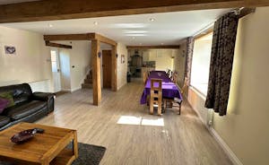 Peaks's Grange - Henrietta's has an open plan living space on the ground floor 