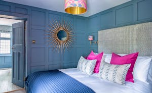 Duxhams: Bedroom 4 - eclectic and colourful