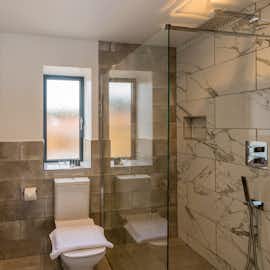 Bathroom 2 - Otter Bathroom 2 - Otter