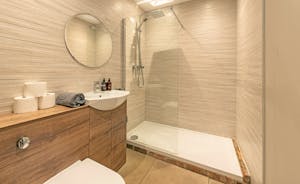 Boogie Barn: The ensuites all have walk-in showers