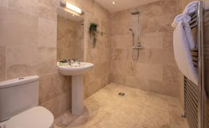 Holemoor Stables: The ensuite wet room for Bedroom 3
