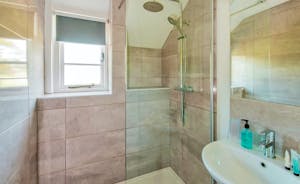 Pound Farm - Bedroom 6 has a very swish shower room