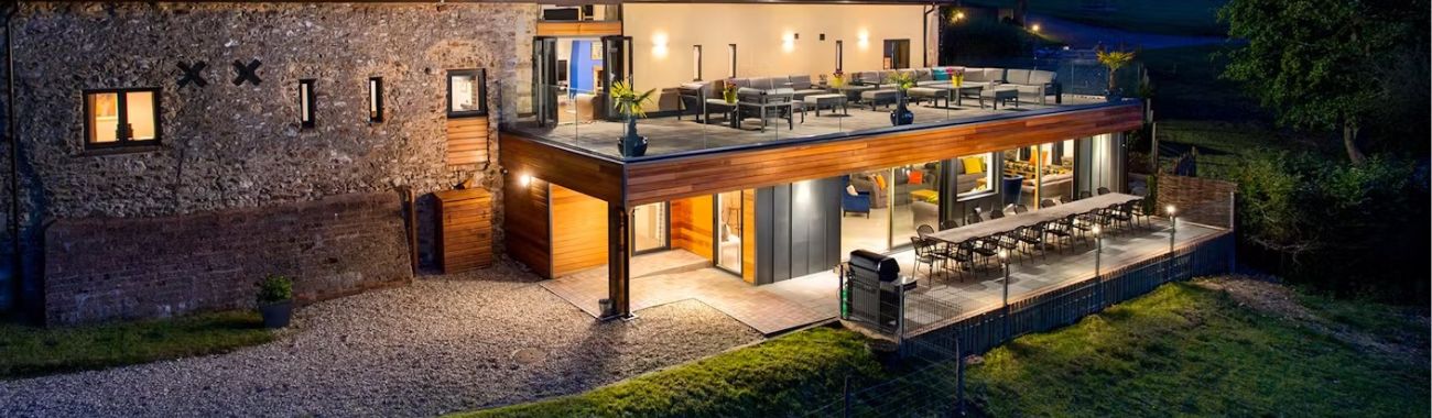 Group Accommodation Sleeping 26 With A Pool 