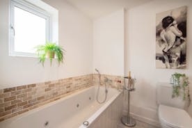 Quantock Barns - The Wagon House: The ensuite bathroom for Bedroom 2