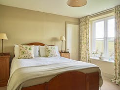 Hurstone : Bedroom 6 - A spacious room with a sense of calm