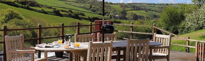 Holiday House in Devon Sleeps 10 With Hot Tub