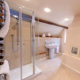 Big Thatch, Devon - Bedroom 4 has an ensuite shower room Big Thatch, Devon - Bedroom 4 has an ensuite shower room