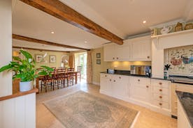 Lower Leigh - The country style kitchen is spacious and well equipped for your holiday