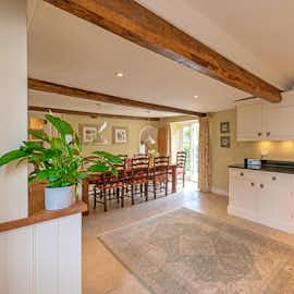 Lower Leigh - The country style kitchen is spacious and well equipped for your holiday Lower Leigh - The country style kitchen is spacious and well equipped for your holiday