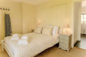 Pound Farm - Bedroom 2: Light and airy, overlooking the front garden
