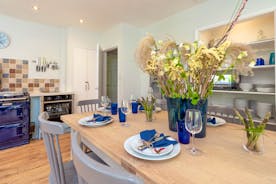 Smalls - The kitchen: well-equipped for your holiday or short break in Devon