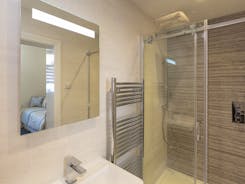 Bedroom 4 en suite with shower