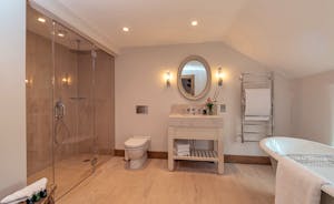 Perys Hill - The Farmhouse: Bedroom 2 has an ensuite bathroom with a bath and walk-in shower