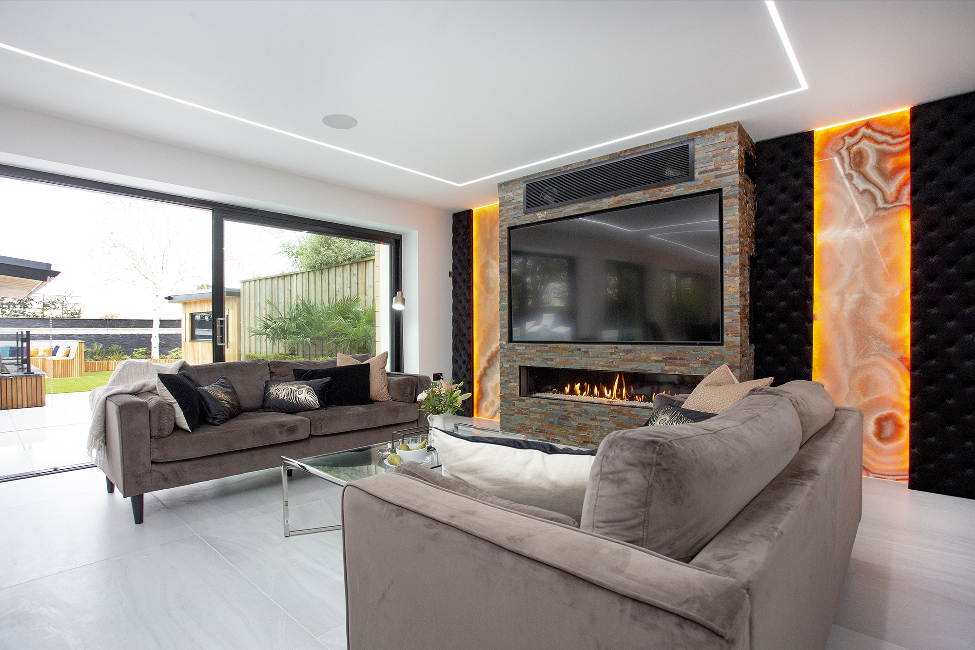 Gallery Bluewater Bristol Sleeps 12