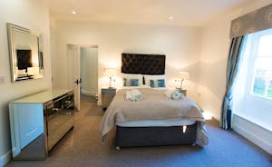 Pitmaston House - Bedroom 6 is double aspect and has a lovely en suite shower room