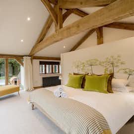 Otterhead House - Bedroom 1 has zip and link beds and an ensuite shower room Otterhead House - Bedroom 1 has zip and link beds and an ensuite shower room