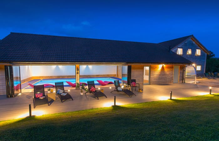 Somerset holiday lodge with indoor pool, hot tub, sauna, bbq lodge and games room sleeping 12 guests