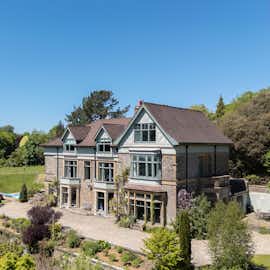 Kennard Hall - For large group holidays in Devon with pool and hot tub Kennard Hall - For large group holidays in Devon with pool and hot tub