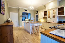 Sandfield House - The spacious farmhouse style kitchen is very well equipped