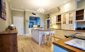 Sandfield House - The spacious farmhouse style kitchen is very well equipped