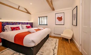 Pigertons - Bedroom 6: Sleeps two in a superking or twin beds