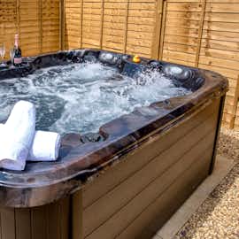 Copper Beech - Romantic breaks with a hot tub Copper Beech - Romantic breaks with a hot tub