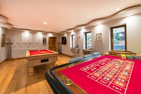 Hamble House - Roulette and pool in the Games Room