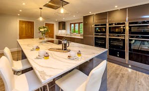 Kinghsay Barton - A very swish kitchen with all you need to cater for your large family holiday