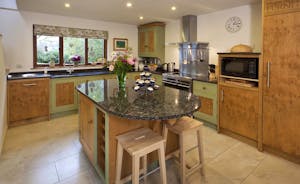 Flossy Brook - The hand crafted kitchen is homely and well equipped for your holiday