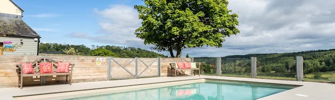 Large Holiday Houses For Early Summer 2025