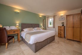 Holemoor Stables : Bedroom 3 - super king or twin beds and an ensuite wet room