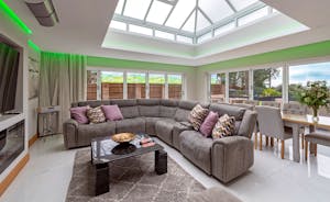 Hamble House - Put your feet up in the light and airy orangery