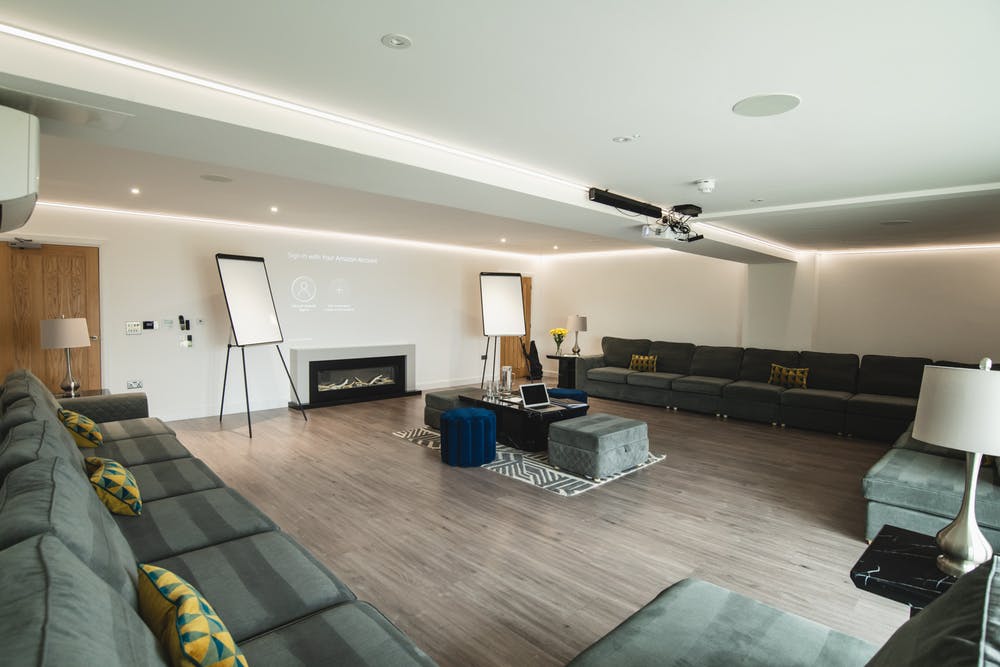 Churchill-20-business-set-up-with-projector-for-corporate-meetings