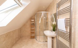 Crowcombe - Ensuite shower room for Bedroom 5