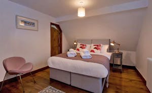 Pinklet - Bedroom 2 sleeps 2 in zip and link beds - super king or twins (this room is now carpeted)