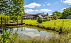 Ridgeview: In the grounds are vast sweeping lawns and a pond with breeze huts