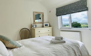 1st Floor Ensuite Double Bedroom with King Bed