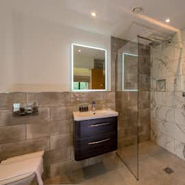 Bathroom 6 - Hare Bathroom 6 - Hare